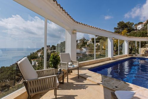 Rijos Prachtige en aangename villa in Jávea, Costa Blanca, Spanje met privézwembad voor 6 personen. Het huis is gelegen in een residentiële strandomgeving en bevindt zich op 3 km van het strand La Granadella, Jávea....
