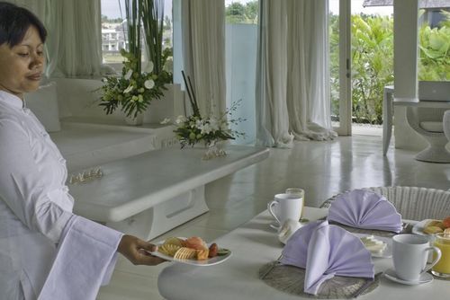 Puro Blanco 5 bedroom Villa rústica y confortable  con piscina privada en Canggu, Bali, Indonesia para 10 personas...