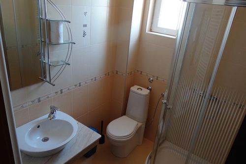 Struma Dolinata twin room Kamar hotel di Strumyani, Southwestern Bulgaria (region Sandanski), Bulgaria untuk 2 orang...