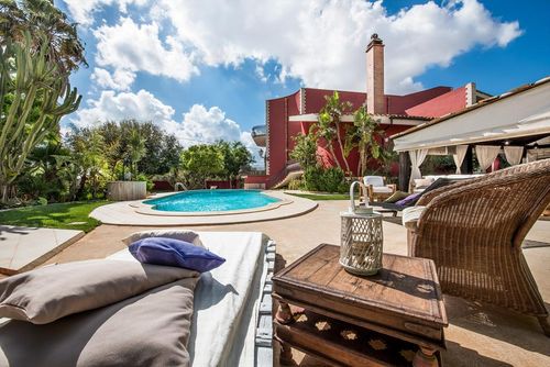 Villa Maia Villa med privat pool i Mazara del Vallo, Sicilien, Italien for 8 personer. Huset er beliggende i et kystnært, skovrigt og boligområde og ligger 1 km fra stranden....
