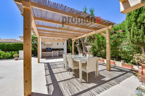 Villa Atenea Wundervolle und luxuriöse Villa mit privatem Pool in Moraira, Costa Blanca, Spanien für 6 Personen. Die Villa befindet sich in einem Wohngebiet am Strand und ist 2 km vom El Portet Strand entfernt....