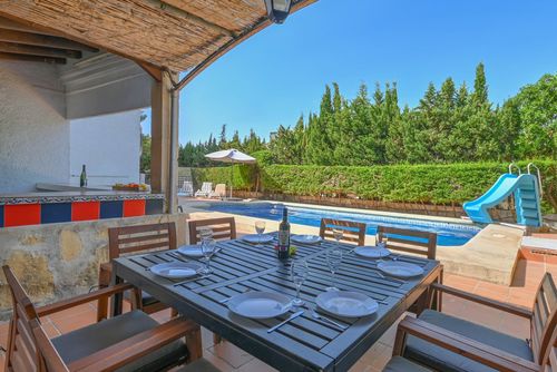 Escabusso Rustikale und klassische Villa in Jávea, Costa Blanca, Spanien mit privatem Pool für 8 Personen. Das Haus befindet sich in einem Wohngebiet in Strandnähe, in der Nähe von Supermärkten und 3 km vom Strand La Granadella, Jávea, entfernt....