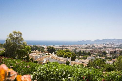 Bella Vista Klassieke en romantische villa met privézwembad in Jávea, Costa Blanca, Spanje voor 8 personen. Het huis is gelegen in een residentiële en bergachtige strandomgeving....