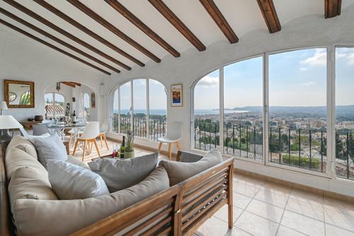 Bella Vista Classic and romantic villa with private pool in Jávea, Costa Blanca, Spain for 8 persons. The house is situated in a residential and mountainous beach area....