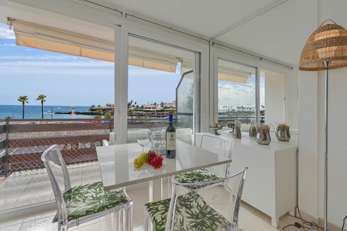 Hawaii Appartement moderne et confortable à Javea, Costa Blanca, Espagne pour 4 personnes. L'appartement est situé dans une zone résidentielle de plage, à proximité de restaurants et bars, magasins et supermarchés, à 100 mètres de la plage El Arenal, Javea et à 100 mètres de Mediterraneo, Javea....