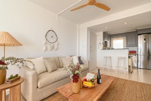 Hawaii Moderne und komfortable Wohnung in Jávea, Costa Blanca, Spanien für 4 Personen. Die Wohnung befindet sich in einem Wohngebiet in Strandnähe, in der Nähe von Restaurants und Bars, Geschäften und Supermärkten, nur 100 m vom Strand El Arenal, Jávea, und 0,1 km vom Mittelmeer, Jávea, entfernt....