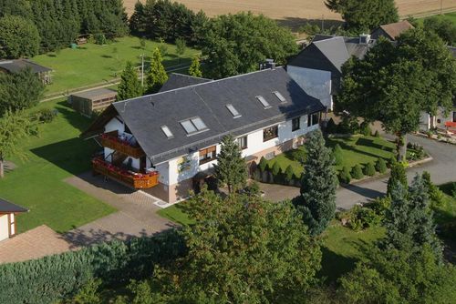 FH Richter- Fewo Ahorn Apartemen di Drognitz, Ortsteil Lothra, Thüringer Wald, Schiefergebirge, Germany untuk 5 orang...