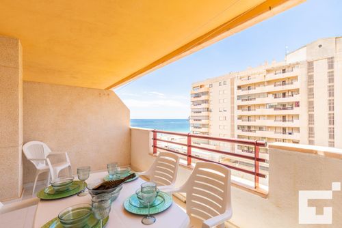 Topacio III 24A Appartement met gemeenschappelijk zwembad in Calpe, Costa Blanca, Spanje voor 6 personen. Het appartement is gelegen in de nabijheid van restaurants, bars en winkels, en is 25 m van het Playa Levante strand....