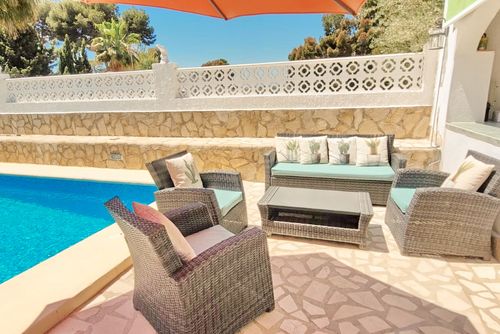 Finca Mar Aral by Solidays Meravigliosa e confortevole villa a Moraira, Costa Blanca, Spagna, con piscina privata per 8 persone. La casa è situata in una zona costiera e urbana ed è a 2 km dalla spiaggia di Ampolla....