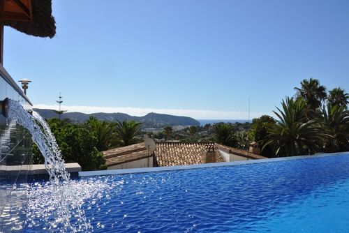 Villa Evora by Solidays Mooie en comfortabele vakantiehuis met privézwembad in Moraira, Costa Blanca, Spanje voor 8 personen. Het huis is gelegen in een kust- en woongebied, op 4 km van het strand L'Ampolla Moraira en 4 km van het centrum van Moraira....
