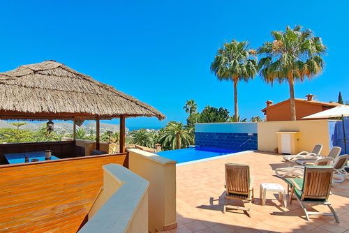 Villa Evora by Solidays Beautiful and comfortable holiday house with private pool in Moraira, Costa Blanca, Spain for 8 persons. The house is situated in a coastal and residential area, 4 km from L'Ampolla Moraira beach and 4 km from Moraira centre....