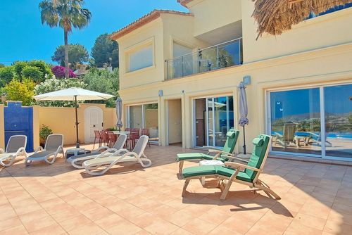 Villa Evora by Solidays Beautiful and comfortable holiday house with private pool in Moraira, Costa Blanca, Spain for 8 persons. The house is situated in a coastal and residential area, 4 km from L'Ampolla Moraira beach and 4 km from Moraira centre....