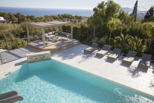 El Fresno Blanco Hermosa y cómoda casa de vacaciones en Altea, Costa Blanca, España, con piscina climatizada para 8 personas. La casa está situada en una zona costera y montañosa, a 3 km de la playa de La Olla y a 4 km de Altea la Vieja....