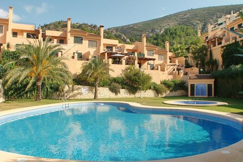 Bungalow La Joya by Solidays Beautiful and cheerful house in Moraira, Costa Blanca, Spain with a communal pool for 6 persons. The house is situated in a coastal, hilly and urban area....