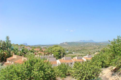 Bungalow La Joya by Solidays Hermosa y alegre casa en Moraira, Costa Blanca, España, con una piscina comunitaria para 6 personas. La casa está situada en una zona costera, montañosa y urbana....
