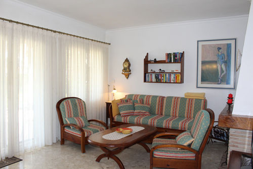 Rita LT Maison de vacances à Moraira, Costa Blanca, Espagne, avec piscine commune pour 4 personnes. La maison est située dans un complexe de vacances avec bar et restaurant, dans un quartier résidentiel, à proximité des commerces et d'un court de tennis, à 3 km de la plage d'Ampolla....