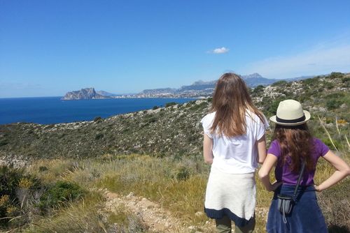 Ana Marie Schöne und komfortable Villa mit privatem Pool in Moraira, Costa Blanca, Spanien für 4 Personen. Das Haus befindet sich in einer Küsten- und Wohngegend und ist 3 km vom Strand L'Ampolla Moraira entfernt....