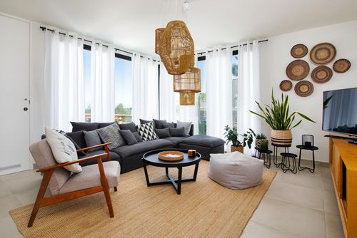 Tortuga Verde Moderne und luxuriöse Villa in Denia, Costa Blanca, Spanien, mit einem privaten Pool für 6 Personen. Das Haus befindet sich in einem hügeligen städtischen Strandgebiet und ist 2 km vom Strand Marineta Cassiana entfernt....