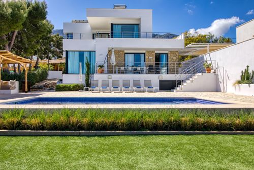 Tortuga Verde Moderne und luxuriöse Villa in Denia, Costa Blanca, Spanien, mit privatem Pool für 6 Personen. Das Haus befindet sich in einer hügeligen und städtischen Strandgegend, nur 2 km vom Strand Marineta Cassiana entfernt....