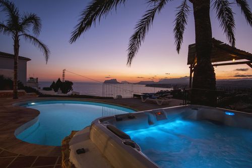 Mira al Mar 4 pax Große und komfortable Villa in Moraira, Costa Blanca, Spanien, mit privatem Pool für 4 Personen. Das Haus befindet sich in einem Wohnstrandgebiet und ist 1 km vom Strand El Portet entfernt....