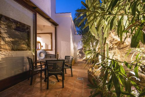 Mira al Mar 4 pax Große und komfortable Villa in Moraira, Costa Blanca, Spanien, mit privatem Pool für 4 Personen. Das Haus befindet sich in einem Wohnstrandgebiet und ist 1 km vom Strand El Portet entfernt....