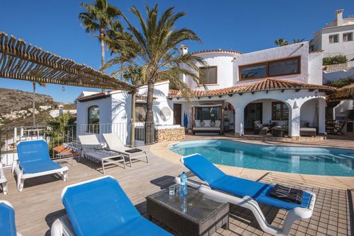 Mira al Mar Large and comfortable villa with private pool in Moraira, Costa Blanca, Spain for 6 persons. The house is situated in a residential beach area and at 1 km from El Portet beach....