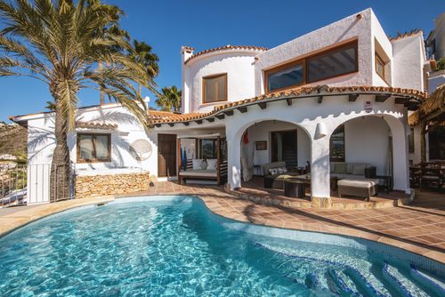 Mira al Mar Large and comfortable villa with private pool in Moraira, Costa Blanca, Spain for 6 people. The house is situated in a residential beach area and 1 km from El Portet beach....