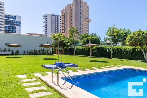 Estrella de Calpe 8C Appartement confortable à Calpe, Costa Blanca, Espagne, avec une piscine commune pour 6 personnes. L'appartement est situé dans un quartier résidentiel proche de la plage, à proximité des supermarchés et d'un court de tennis, et à 1 km de la plage Arenal-Bol....