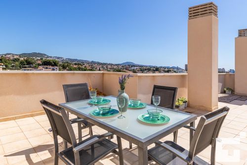 Estrella de Calpe 8C Appartement confortable à Calpe, Costa Blanca, Espagne, avec piscine commune pour 6 personnes. L'appartement est situé dans une zone résidentielle près de la plage, à proximité des supermarchés et d'un court de tennis, et à 1 km de la plage Arenal-Bol....