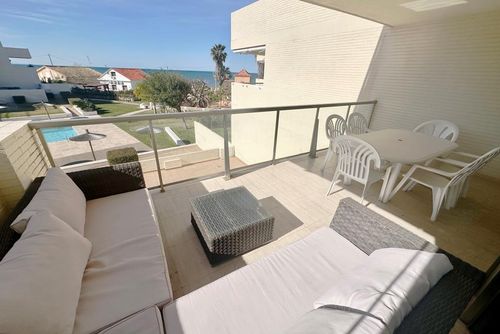 Tierra de Mar 26 by homeprive Smuk og komfortabel lejlighed i Denia, Costa Blanca, Spanien, med en fælles pool til 6 personer. Lejligheden er beliggende i et boligområde nær stranden, tæt på restauranter, barer og supermarkeder, og kun 25 meter fra stranden....