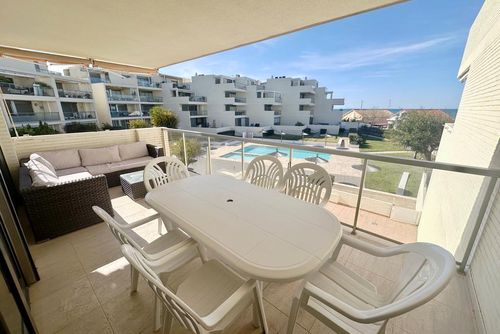 Tierra de Mar 26 by homeprive Schönes und komfortables Apartment in Denia, Costa Blanca, Spanien, mit einem Gemeinschaftspool für 6 Personen. Das Apartment befindet sich in einer Wohngegend am Strand, in der Nähe von Restaurants, Bars und Supermärkten, und ist nur 25 Meter vom Strand entfernt....
