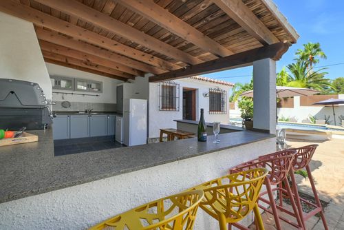 Casa Virginia 4 pax Maravillosa y cómoda villa en Jávea, Costa Blanca, España con piscina privada para 4 personas. La casa está situada en una zona residencial de playa y a 3 km de la Cala de la Barraca, playa de Jávea....