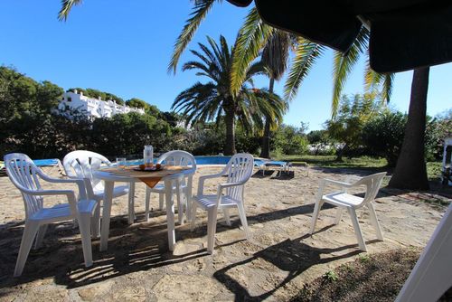 Rio  Gorgos 8 Grote en klassieke villa in Moraira, Costa Blanca, Spanje met privézwembad voor 8 personen. Het huis is gelegen in een residentiële wijk en ligt op 1 km van het strand Ampolla Moraira....
