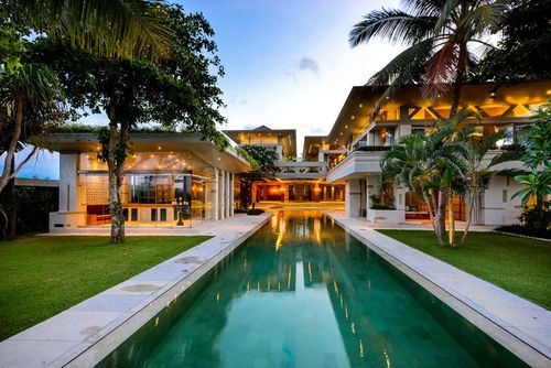 Vedas 5 Bedroom Modern och  lyxvilla i Tanah Lot, Bali, Indonesia  med privat bassäng för 10 personer...