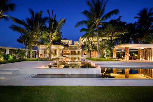 Vedas 4 Bedroom Moderne en  luxe villa in Tanah Lot, op Bali, Indonesië  met privé zwembad voor 8 personen...