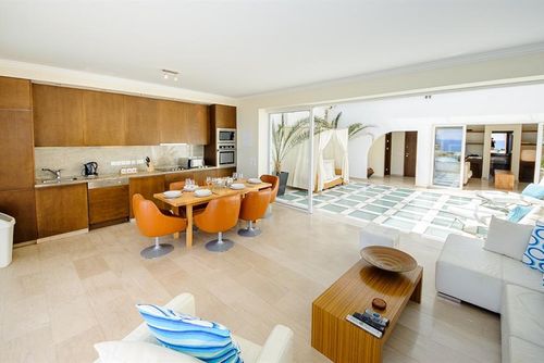 Luxury Bay View 28 Right On The Beach Villa  avec piscine privée à Protaras, Protaras, Chypre pour 10 personnes...