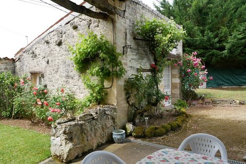 Sunflower Lodge and the Potting Shed Annexe Rustikales Ferienhaus in Villemorin, Charente-Maritime, Frankreich für 6 Personen...