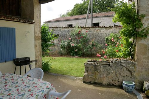 Sunflower Lodge and the Potting Shed Annexe Rustikales Ferienhaus in Villemorin, Charente-Maritime, Frankreich für 6 Personen...