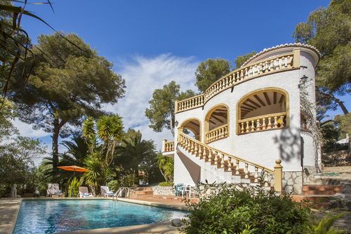 Morera Rustikales und fröhliches Ferienhaus mit privatem Pool in Jávea, Costa Blanca, Spanien für 4 Personen. Das Haus befindet sich in einem Wohnstrandgebiet, 3 km vom Strand El Arenal und 5 km von Jávea Pueblo entfernt....
