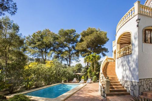 Morera Rustikales und fröhliches Ferienhaus mit privatem Pool in Jávea, Costa Blanca, Spanien für 4 Personen. Das Haus befindet sich in einem Wohngebiet am Strand, 3 km vom Strand El Arenal und 5 km von Jávea Pueblo entfernt....