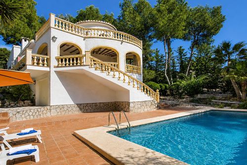 Morera Maison de vacances rustique et joyeuse avec piscine privée à Jávea, Costa Blanca, Espagne pour 4 personnes. La maison est située dans une zone résidentielle près de la plage, à 3 km de la plage El Arenal et à 5 km de Jávea Pueblo....