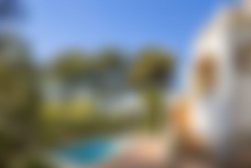 Morera Rustiek en vrolijk vakantiehuis in Javea, Costa Blanca, Spanje met een privézwembad voor 4 personen. Het huis is gelegen in een residentiële strandzone, op 3 km van het strand El Arenal en 5 km van Javea Pueblo....