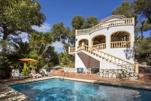 Morera Rustic and cheerful holiday home with private pool in Jávea, Costa Blanca, Spain for 4 persons. The house is situated in a residential beach area, at 3 km from El Arenal beach and at 5 km from Jávea Pueblo....