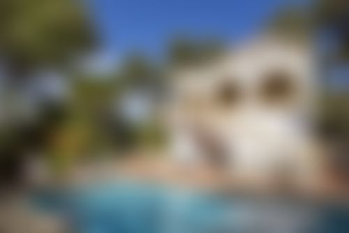 Morera Casa de vacaciones rústica y alegre en Jávea, Costa Blanca, España con piscina privada para 4 personas. La casa está situada en una zona residencial de playa, a 3 km de la playa de El Arenal y a 5 km de Jávea Pueblo....