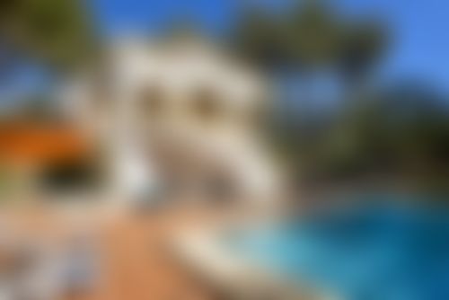 Morera Rustiek en vrolijk vakantiehuis in Javea, Costa Blanca, Spanje met een privézwembad voor 4 personen. Het huis is gelegen in een residentiële strandzone, op 3 km van het strand El Arenal en 5 km van Javea Pueblo....