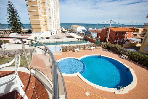 Zurich 47 by homeprive Comfortabel appartement in Denia, Costa Blanca, Spanje met gemeenschappelijk zwembad voor 4 personen. Het appartement is gelegen in een residentieel strandgebied, dicht bij restaurants, bars, supermarkten, en slechts 25 meter van het strand....