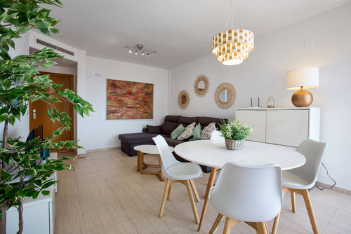 Zurich 47 by homeprive Behagelig lejlighed i Denia, Costa Blanca, Spanien med fælles pool til 4 personer. Lejligheden ligger i et boligområde tæt på stranden, nær restauranter, barer, supermarkeder og kun 25 meter fra stranden....