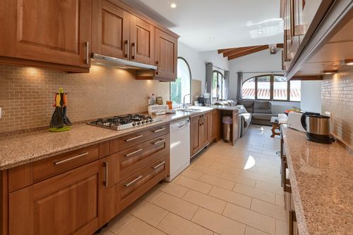 Virginia Winter Wunderbare und komfortable Villa mit privatem Pool in Jávea, Costa Blanca, Spanien für 8 Personen. Das Haus befindet sich in einem Wohngebiet in einer bergigen Strandgegend und ist 3 km vom Strand Cala de la Barraca, Jávea, entfernt....