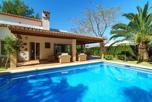 Alaya 6 pax Amplia y cómoda villa con piscina privada en Jávea, Costa Blanca, España para 6 personas. La casa está situada en una zona residencial de playa, a 1 km de la playa El Arenal, Jávea y a 1 km del Mediterráneo, Jávea....