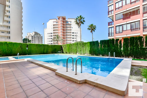 Las Garzas 8B Appartement à Calpe, Costa Blanca, Espagne, avec piscine commune pour 5 personnes. L'appartement est situé à proximité de restaurants et de bars et se trouve à 200 m de la plage de Cantal Roig....